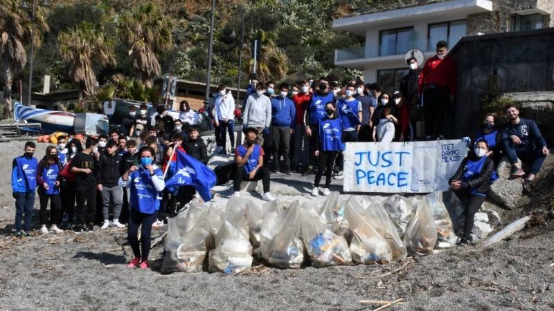 rifiuti-spiaggia.jpg