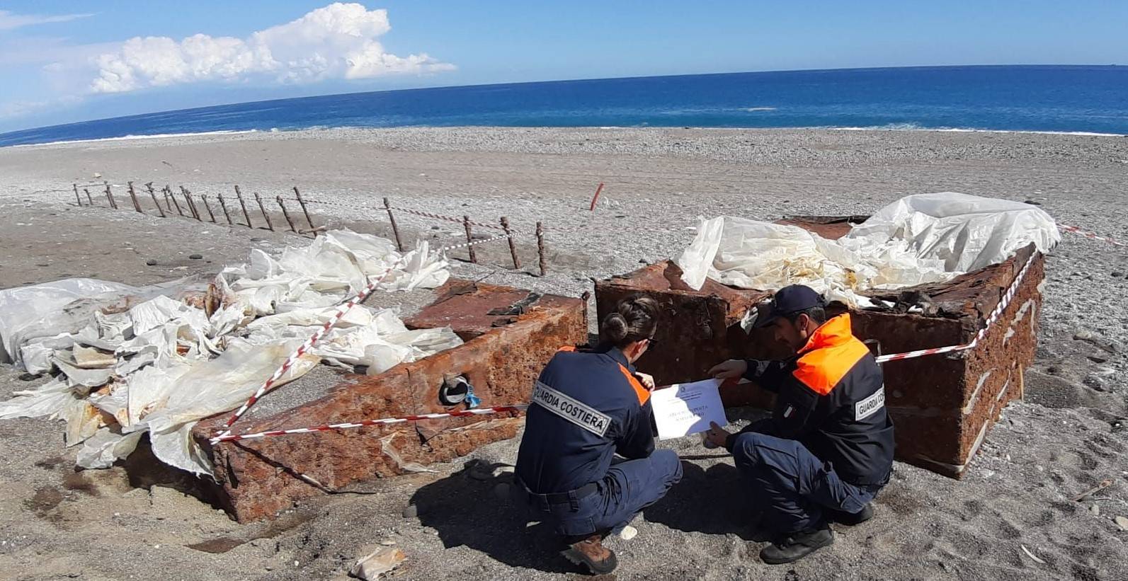 riposto-spiaggia-sequestrata.jpg