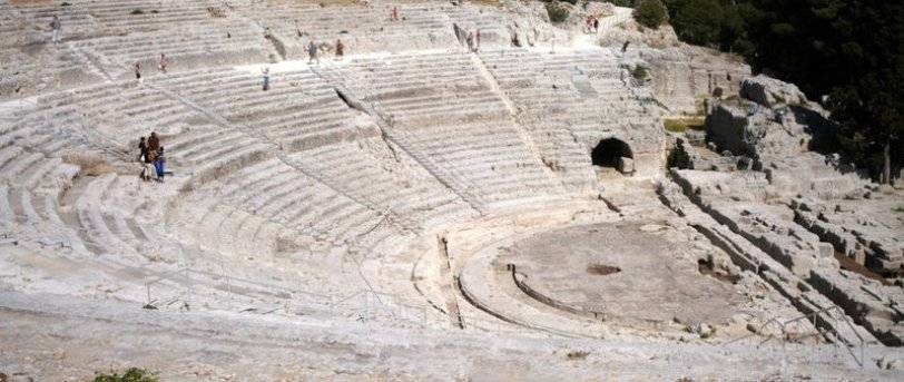 teatro-greco-siracusa.jpg