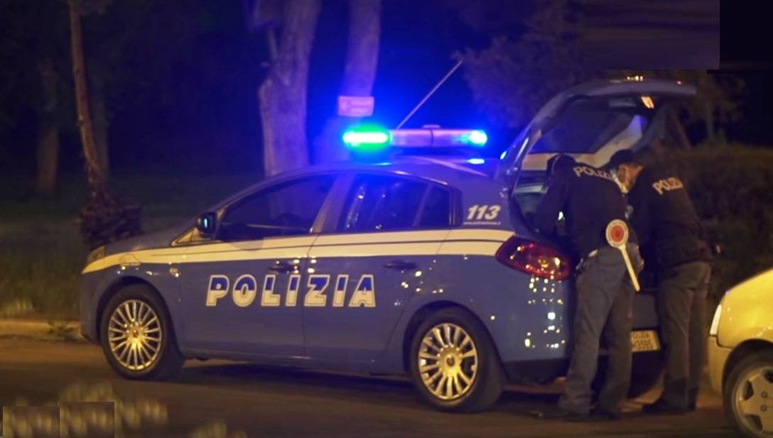 volante-pattuglia-posto-controllo-notte7.jpg